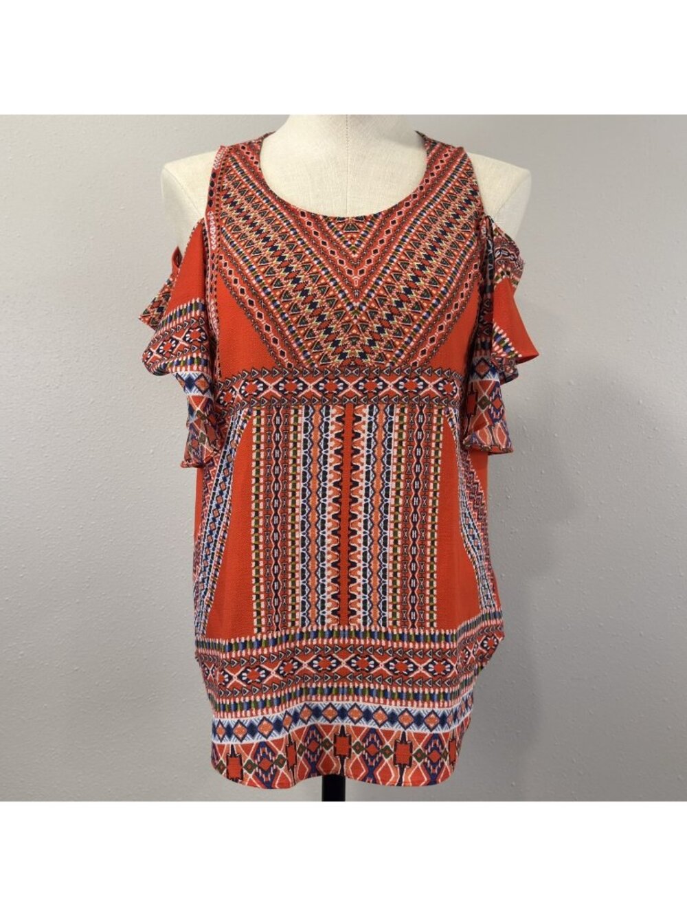 By & By Blouse Womens Sz M Red Geometric Cold Shoulder Ruffle Sleeve Curved Hem
